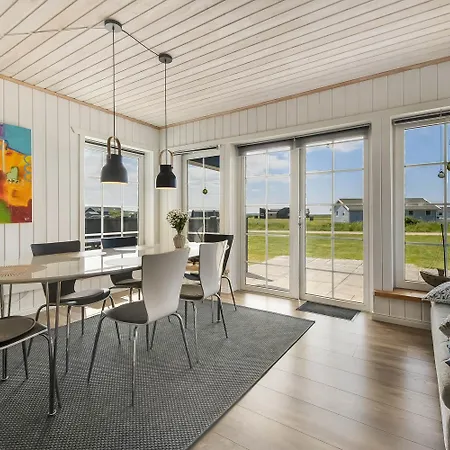 Cozy Renovated Near Sea And Sj133 Dom wakacyjny Harboør